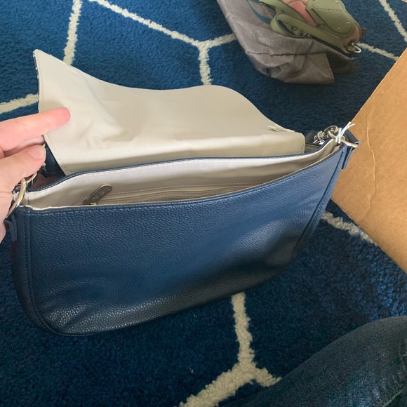 Thirty one bag that changes to a cross body. - Picture 2 of 3